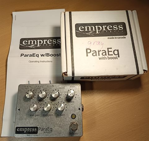 Empress ParaEq s původní krabicí a návodem