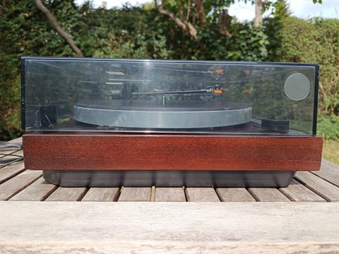 Thorens TD 318 z levého boku