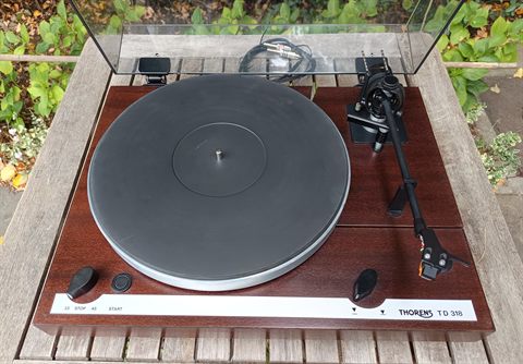 Thorens TD 318 shora, talíř, raménko a ovládací prvky
